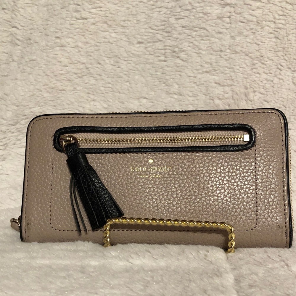 kate spade taupe pebbled leather zip wallet with black tassel and gold hardware